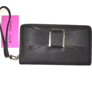 Betsey Johnson Bags - Betsey Johnson black and silver bow wristlet Betsey Johnson Bags - Betsey Johnson black and silver bow wristlet